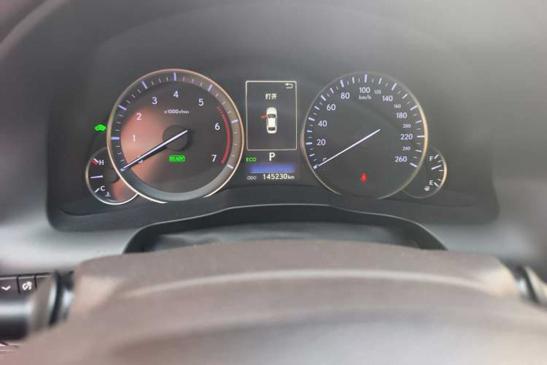 Used Lexus ES 2015 300h Comfort Edition Odometer Close Up