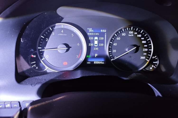 Used Lexus ES 2015 200 Elite Edition Odometer Close Up