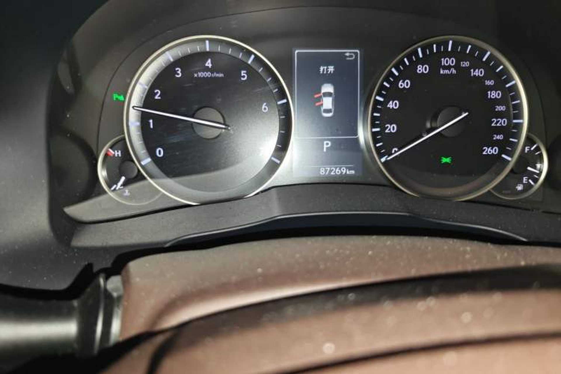 Used Lexus ES 2015 200 Comfort Edition Odometer Close Up