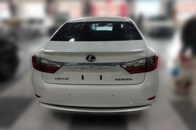 Used Lexus ES 2015 300h Luxury Edition Rear