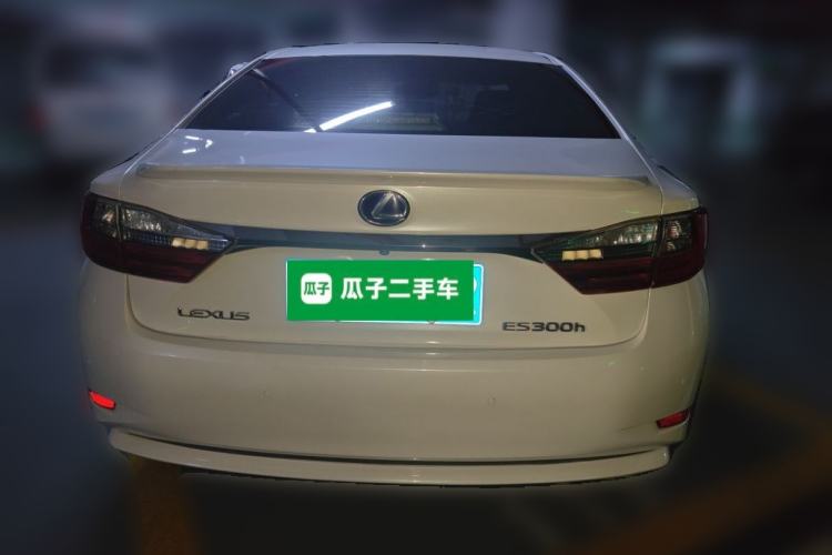 Used Lexus ES 2015 300h Comfort Edition Rear