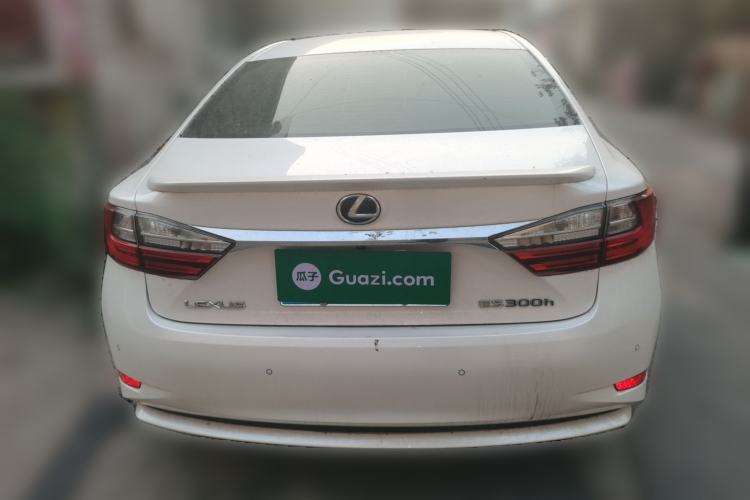 Used Lexus ES 2015 300h Luxury Edition Rear