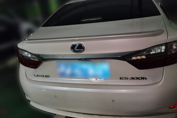 Used Lexus ES 2015 300h Comfort Edition Rear