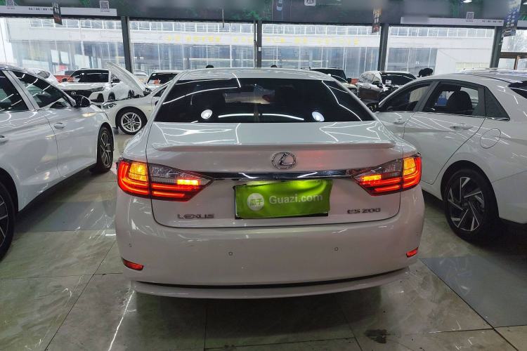 Used Lexus ES 2015 200 Elite Edition Rear