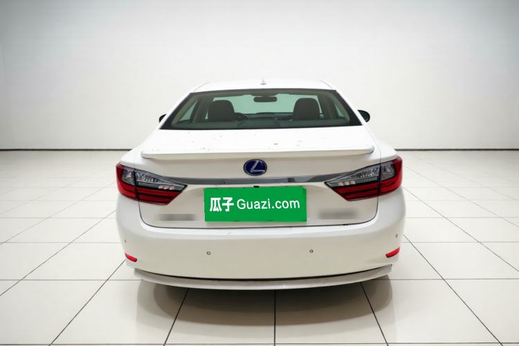 Used Lexus ES 2015 300h Luxury Edition Rear