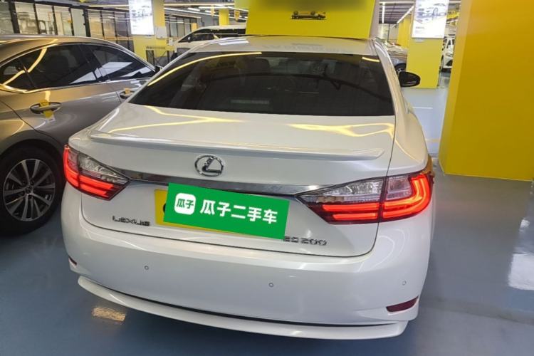 Used Lexus ES 2015 200 Elite Edition Rear