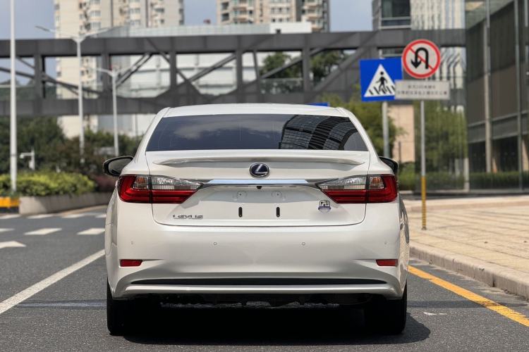 Used Lexus ES 2015 300h Comfort Edition Rear