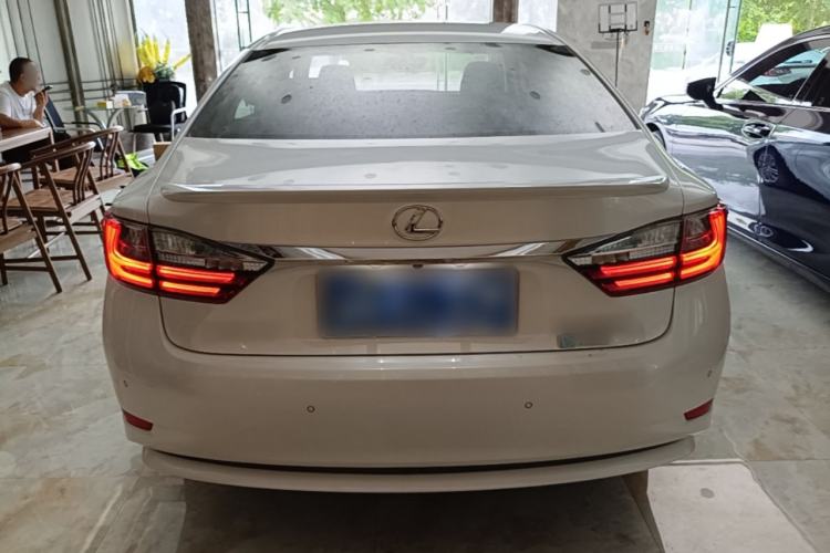 Used Lexus ES 2015 200 Elite Edition Rear