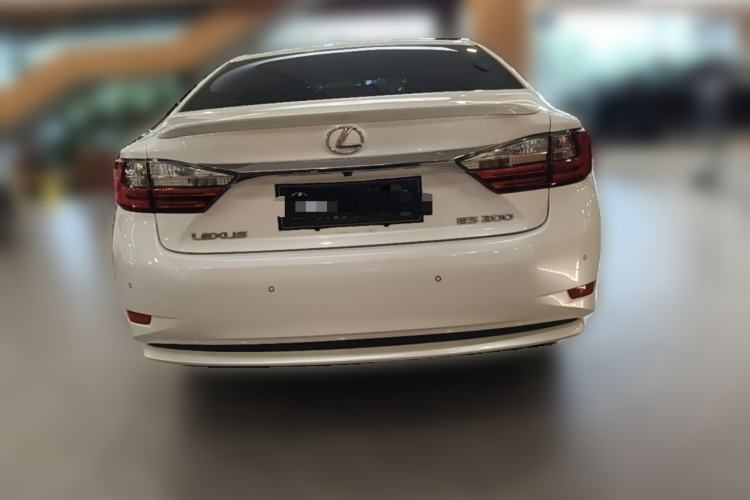 Used Lexus ES 2015 200 Elite Edition Rear