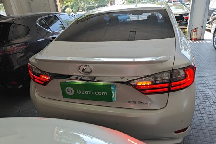 Used Lexus ES 2015 200 Elite Edition Rear