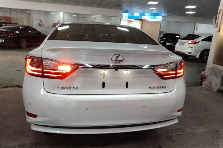 Used Lexus ES 2015 200 Elite Edition Rear
