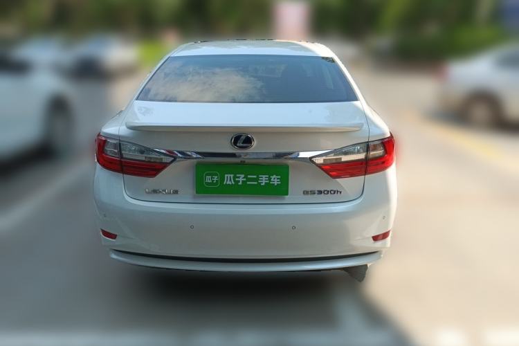 Used Lexus ES 2015 300h Luxury Edition Rear