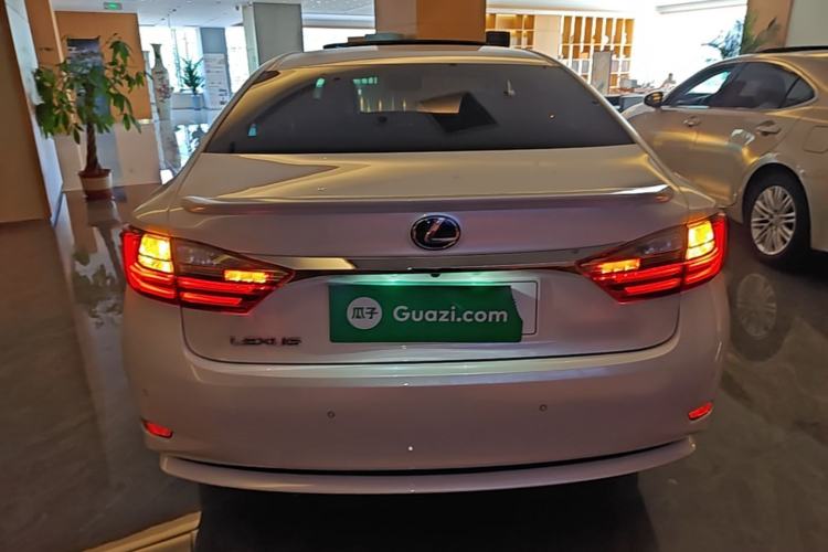 Used Lexus ES 2015 300h Comfort Edition Rear
