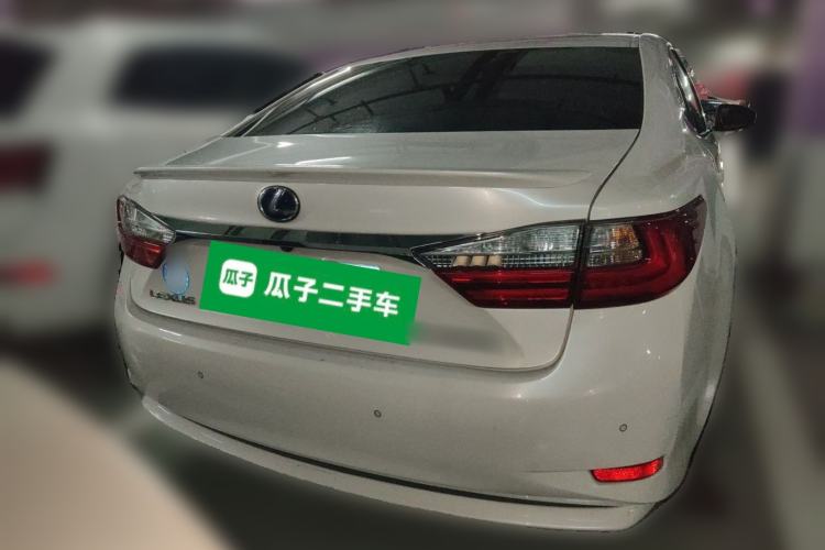 Used Lexus ES 2015 300h Comfort Edition Rear