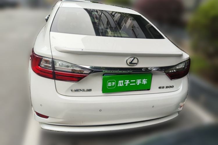Used Lexus ES 2015 200 Elite Edition Rear