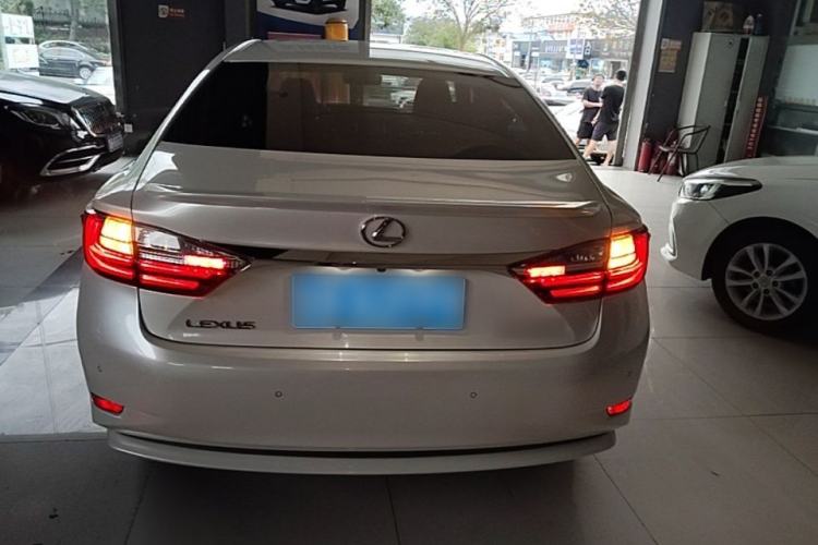 Used Lexus ES 2015 200 Elite Edition Rear