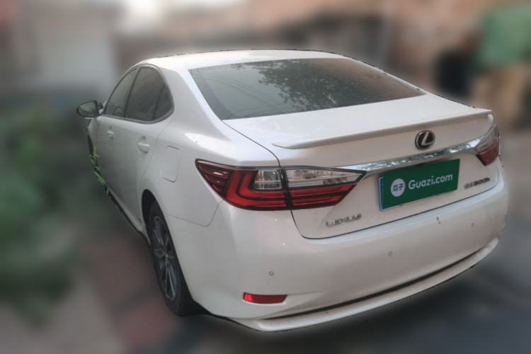 Used Lexus ES 2015 300h Luxury Edition Rear Left 45 Deg