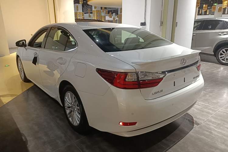 Used Lexus ES 2015 200 Elite Edition Rear Left 45 Deg