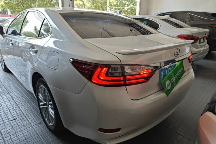 Used Lexus ES 2015 200 Elite Edition Rear Left 45 Deg