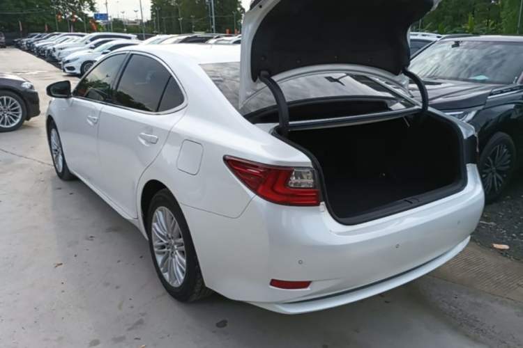 Used Lexus ES 2015 200 Elite Edition Rear Left 45 Deg