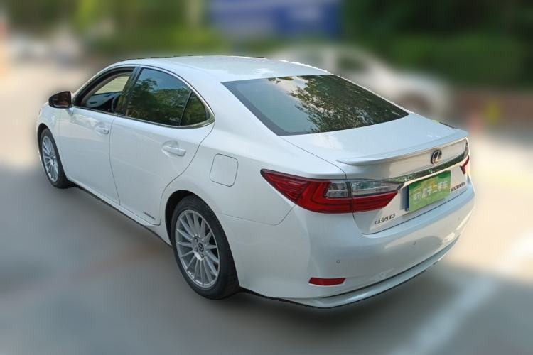 Used Lexus ES 2015 300h Luxury Edition Rear Left 45 Deg