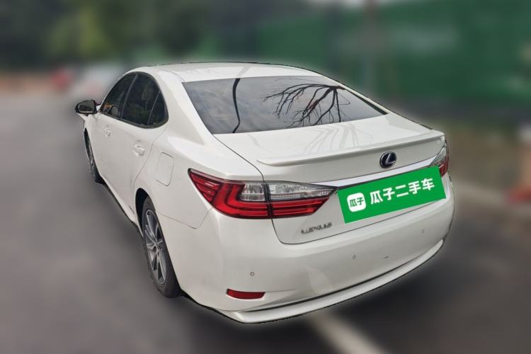 Used Lexus ES 2015 300h Comfort Edition Rear Left 45 Deg