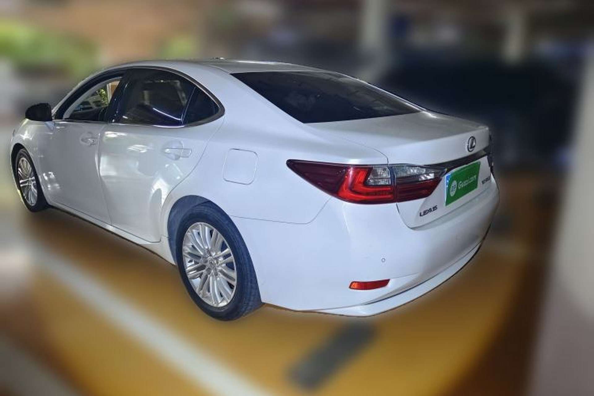 Used Lexus ES 2015 250 Elegant Edition Rear Left 45 Deg