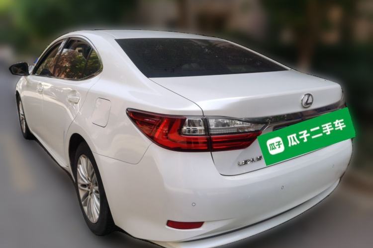 Used Lexus ES 2015 250 Elegant Edition Rear Left 45 Deg