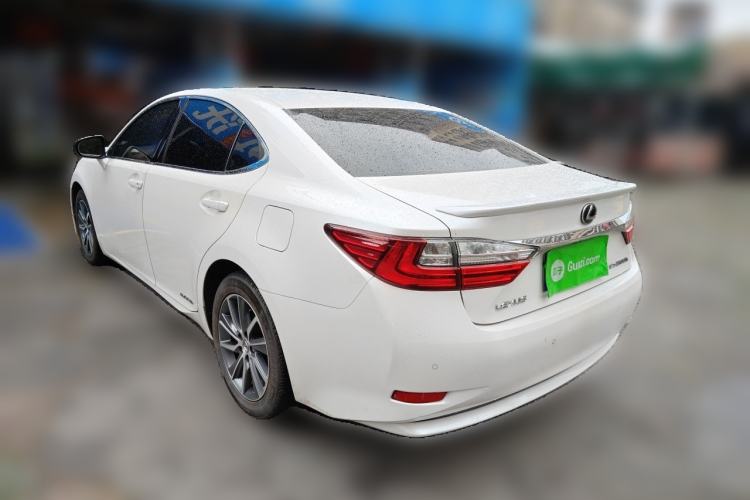 Used Lexus ES 2015 300h Comfort Edition Rear Left 45 Deg