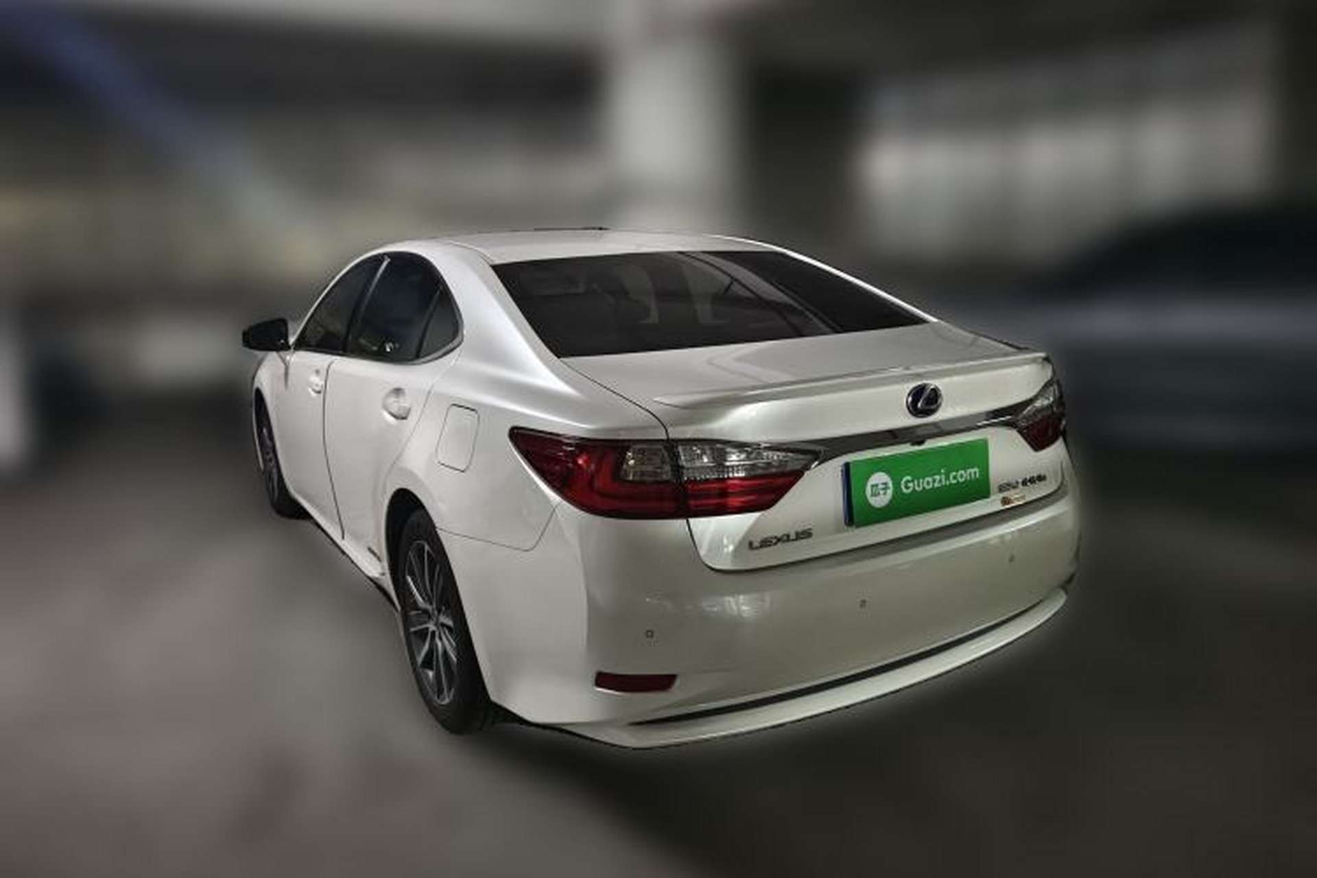 Used Lexus ES 2015 300h Comfort Edition Rear Left 45 Deg