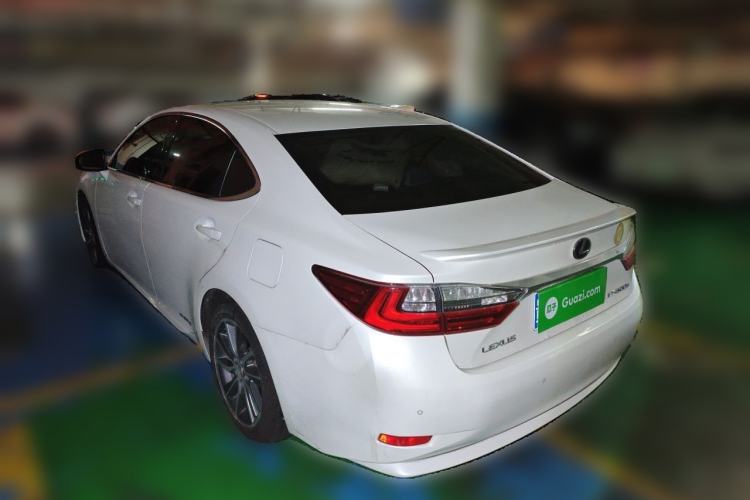 Used Lexus ES 2015 300h Comfort Edition Rear Left 45 Deg