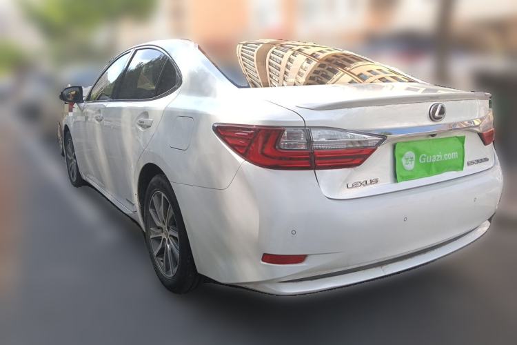 Used Lexus ES 2015 300h Comfort Edition Rear Left 45 Deg