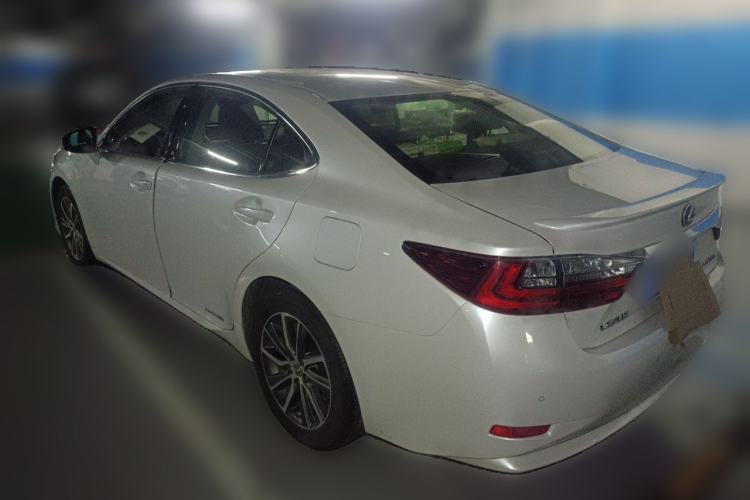 Used Lexus ES 2015 300h Comfort Edition Rear Left 45 Deg