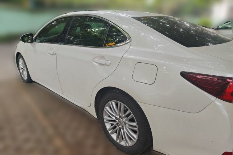 Used Lexus ES 2015 250 Elegant Edition Rear Left 45 Deg