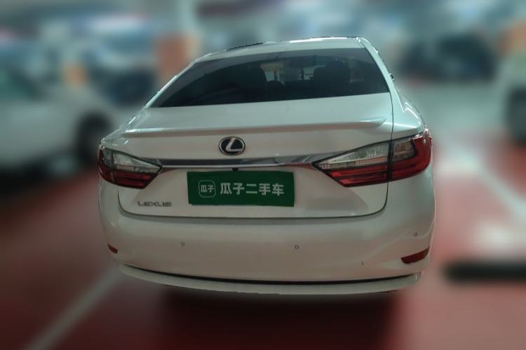 Used Lexus ES 2015 300h Comfort Edition Rear