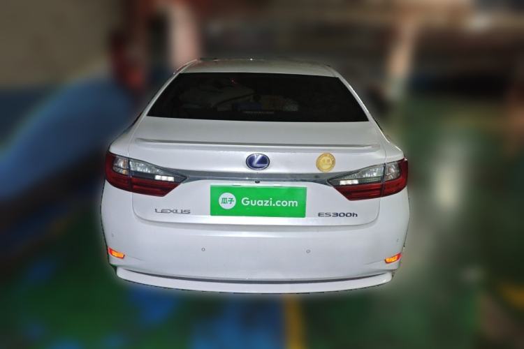 Used Lexus ES 2015 300h Comfort Edition Rear