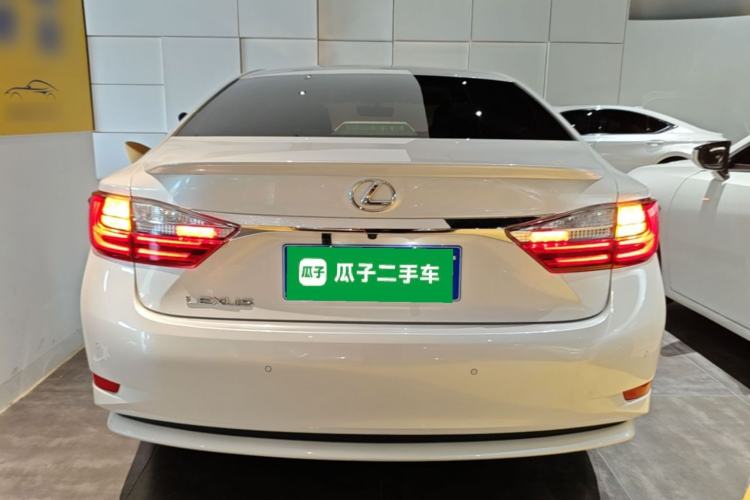 Used Lexus ES 2015 200 Elite Edition Rear