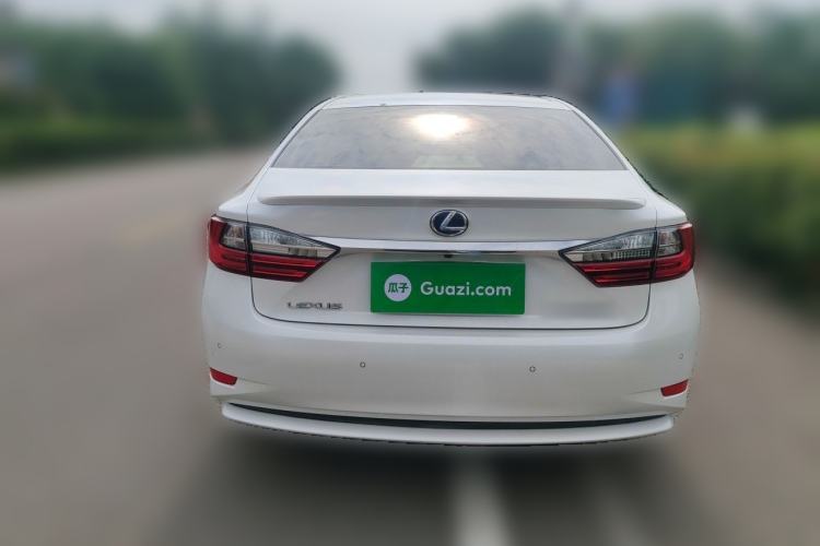 Used Lexus ES 2015 300h Comfort Edition Rear