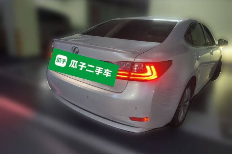 Used Lexus ES 2015 200 Comfort Edition Rear Right 45 Deg