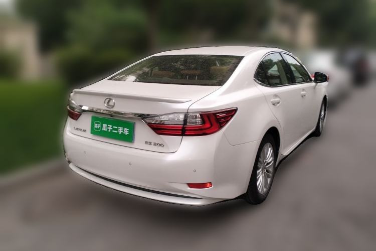 Used Lexus ES 2015 200 Elite Edition Rear Right 45 Deg