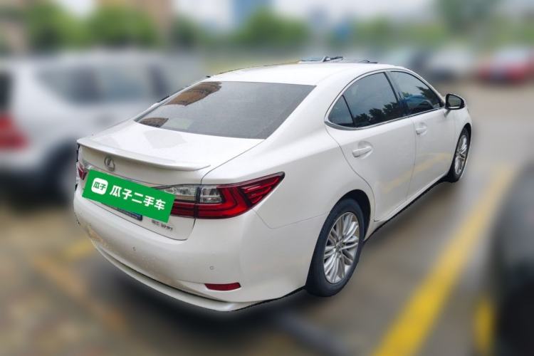 Used Lexus ES 2015 200 Comfort Edition Rear Right 45 Deg