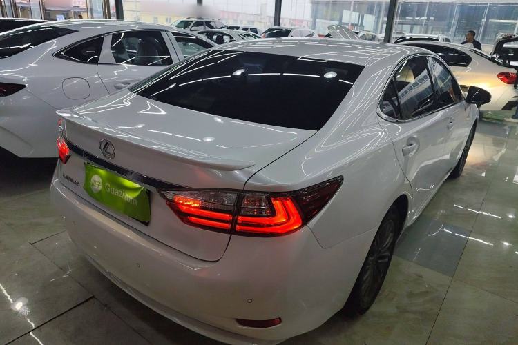 Used Lexus ES 2015 200 Elite Edition Rear Right 45 Deg