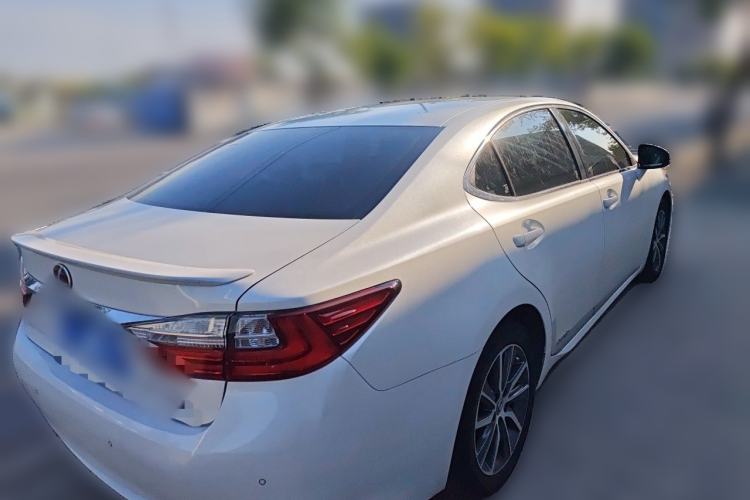 Used Lexus ES 2015 300h Comfort Edition Rear Right 45 Deg