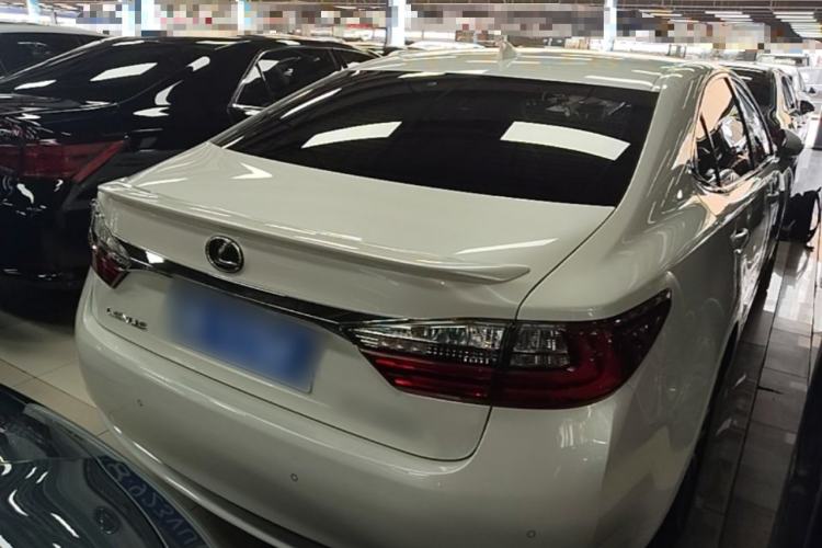 Used Lexus ES 2015 300h Comfort Edition Rear Right 45 Deg