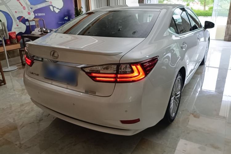 Used Lexus ES 2015 200 Elite Edition Rear Right 45 Deg
