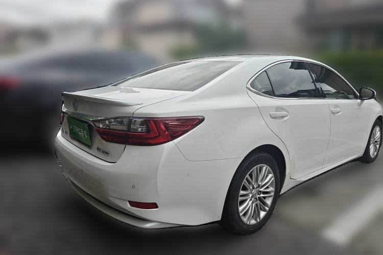 Used Lexus ES 2015 200 Comfort Edition Rear Right 45 Deg