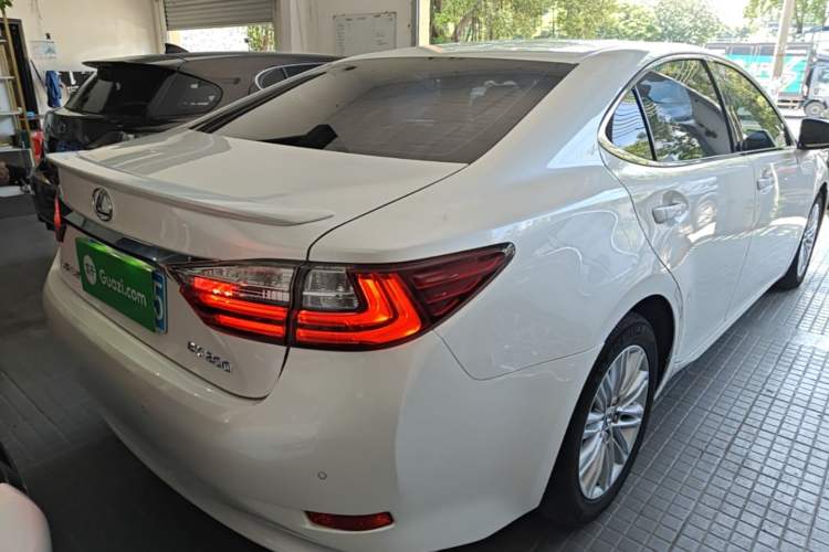 Used Lexus ES 2015 200 Elite Edition Rear Right 45 Deg