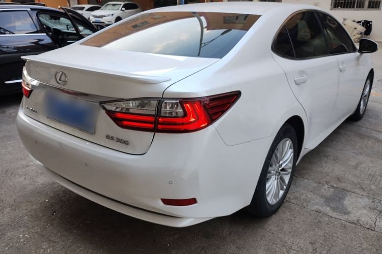 Used Lexus ES 2015 200 Elite Edition Rear Right 45 Deg