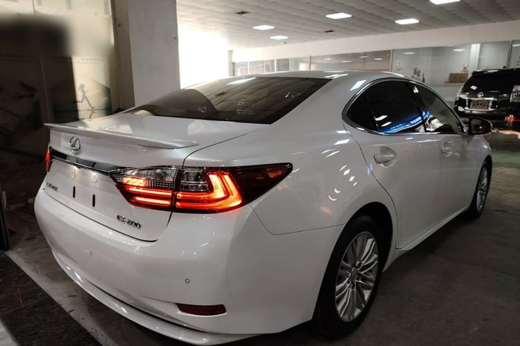 Used Lexus ES 2015 200 Elite Edition Rear Right 45 Deg