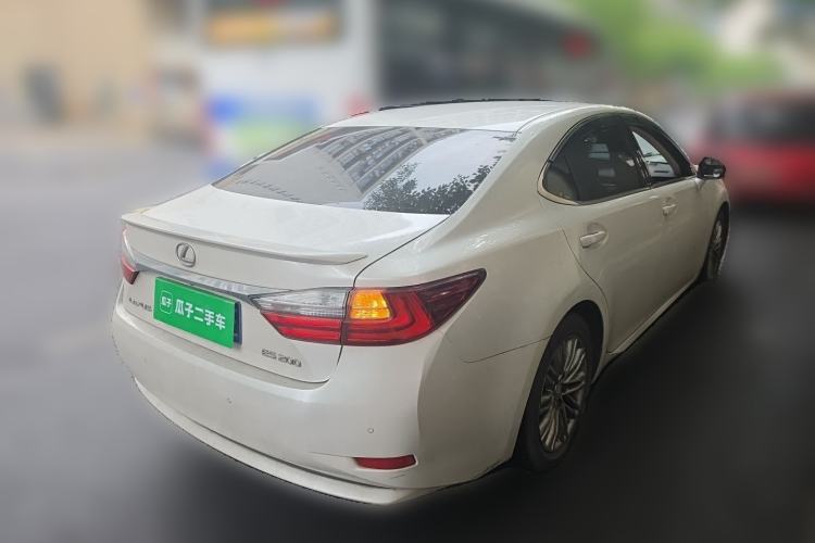 Used Lexus ES 2015 200 Comfort Edition Rear Right 45 Deg